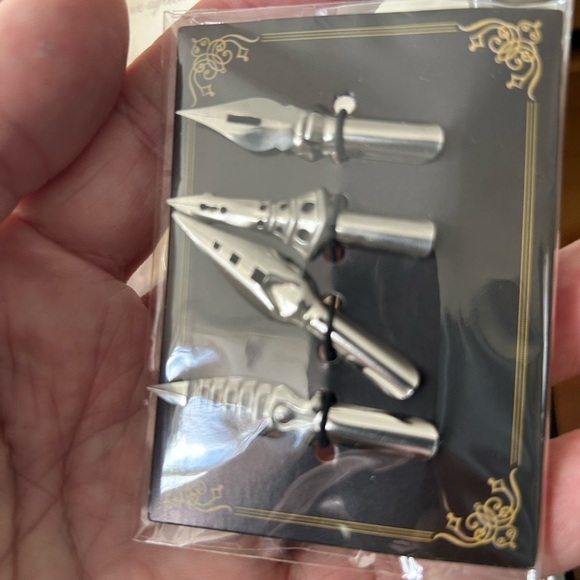 Colorful feather quill with nibs, ink and more - Picture 3 of 10